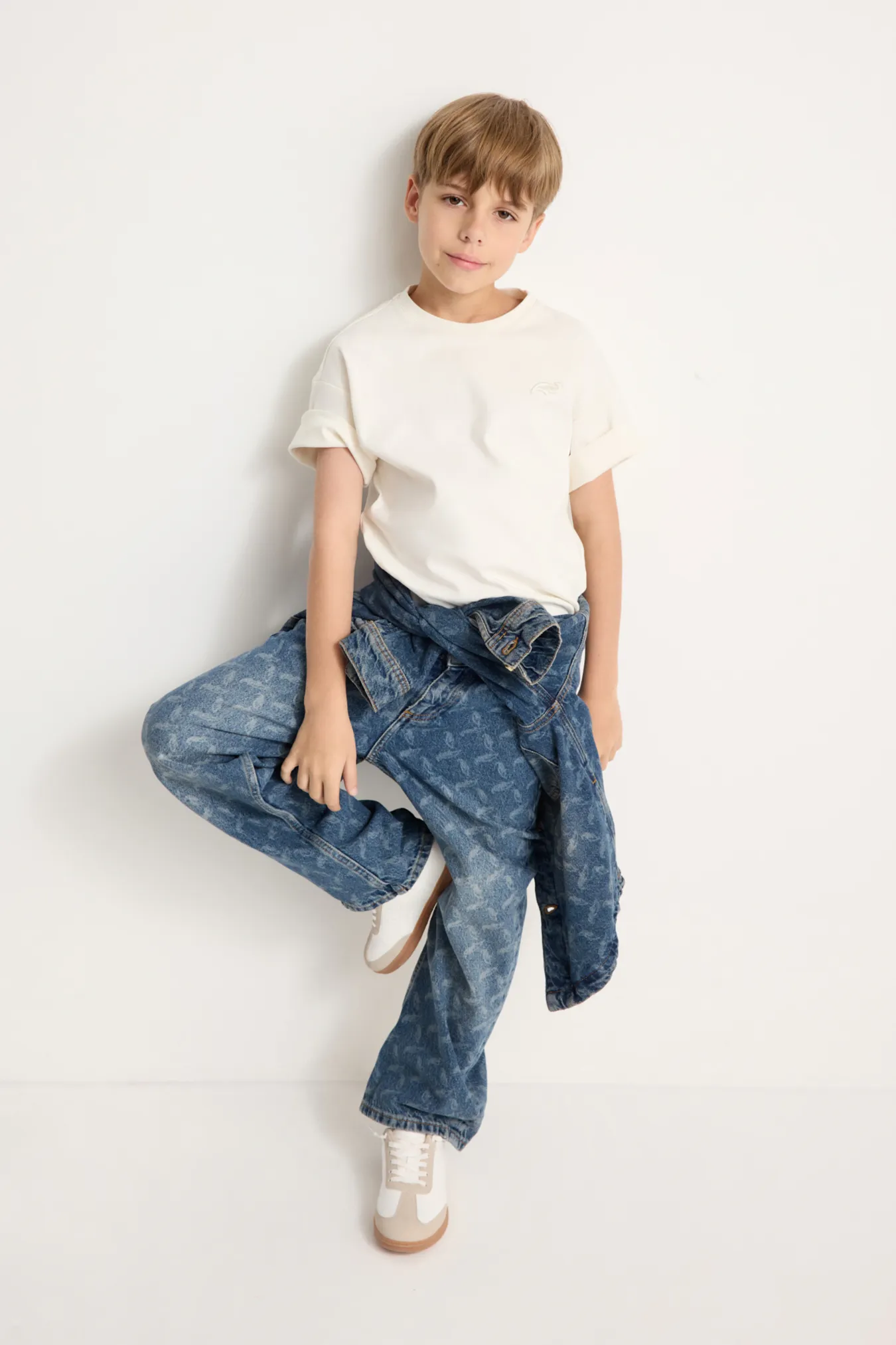 Детские джинсы с паттерном