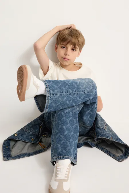 Детские джинсы с паттерном